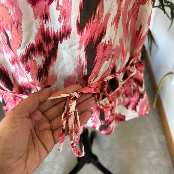 Ann Taylor Loft Sleeveless 100% Silk Blouse pink and white size Medium - Picture 5 of 8